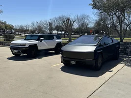 Cybertruck vs NEW 2025 Hummer EV - Which is Worse?