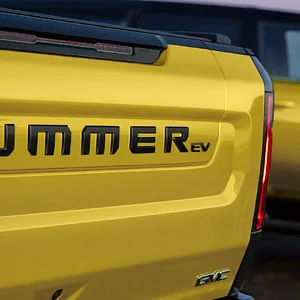 2026-gmc-life-hev-icon-reveal-1920x960-MY27_GMC_Hummer_AF_2154.webp
